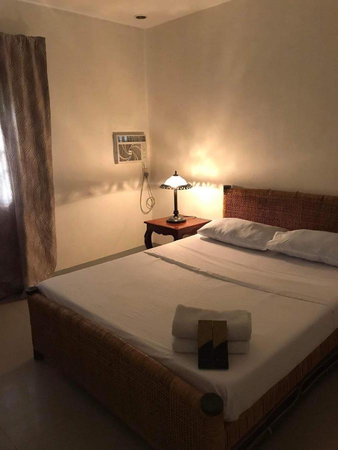 Hiraya Bed And Breakfast Roxas City Rum bild